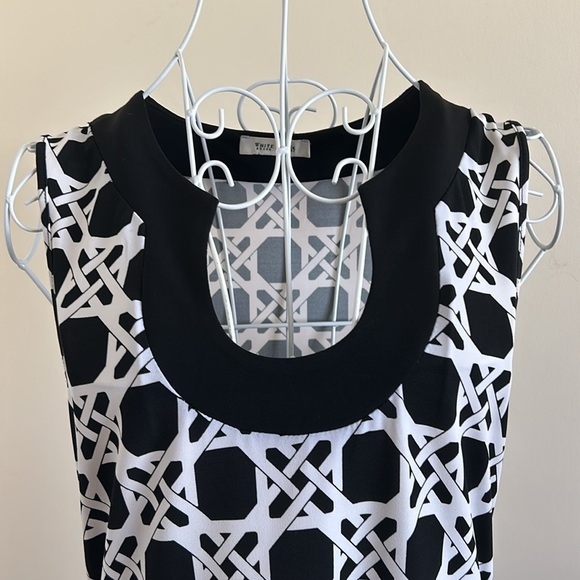 Size M | White House Black Market | Tunic, Geometric Print, 3/4 Sleeve - Picture 3 of 8